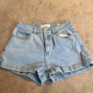 Light wash mom shorts